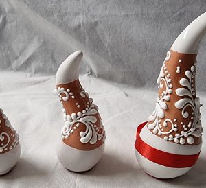 Corno Rosso portafortuna tipico di Napoli con maschere di Pulcinella -  carino anche come bomboniera - CERAMICA VIETRESE - Eccellenza Artigianale  Made in Italy